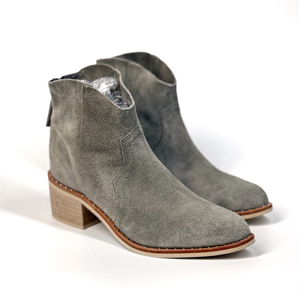 New CREVO Womens Clara Western Suede Leather Ankle Booties Size 6 Gray